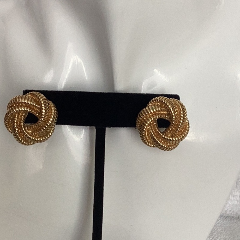 Vintage Classic Knot earrings in GoldTone - Picture 1 of 3
